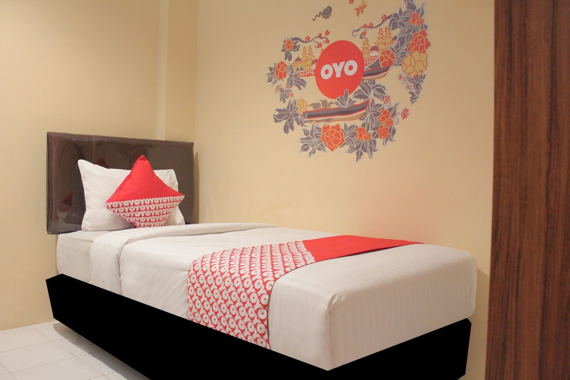 Oyo 121 Rumah Ayub Syariah Hotel Джакарта Екстериор снимка